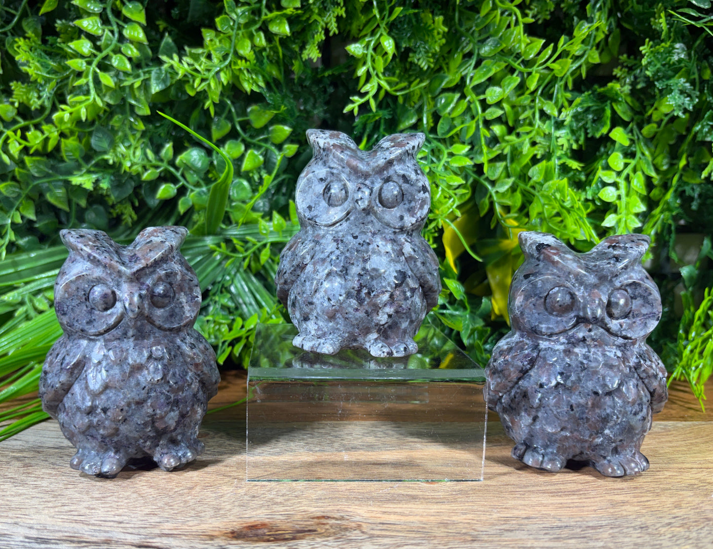 Yooperlite Owl Carving UV Reactive - Grounding - Truth & Awareness