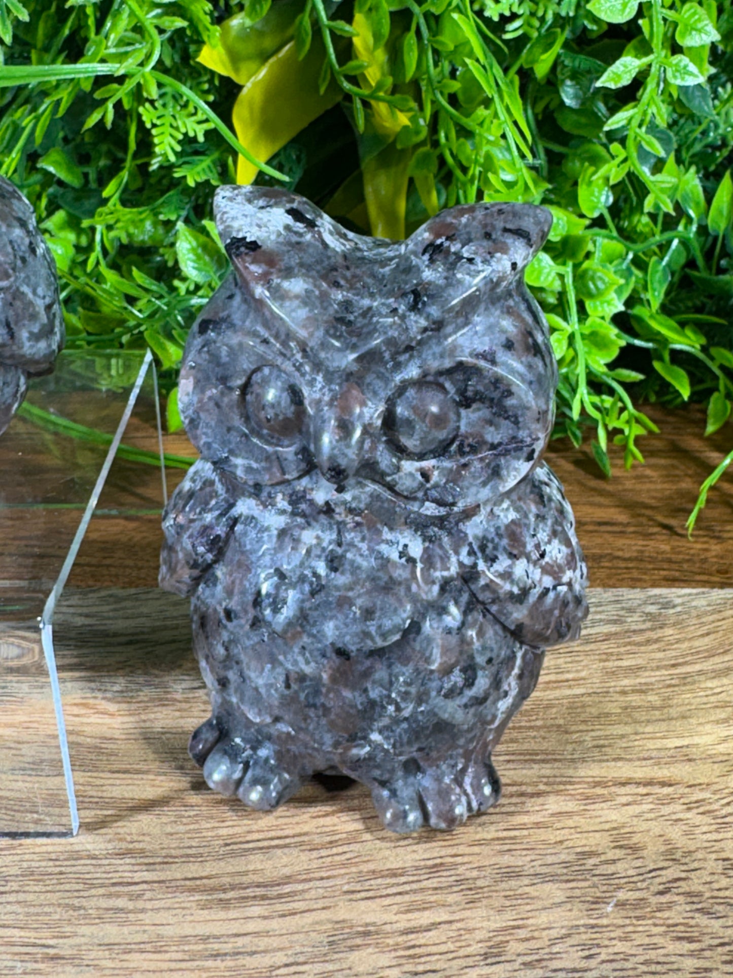 Yooperlite Owl Carving UV Reactive - Grounding - Truth & Awareness