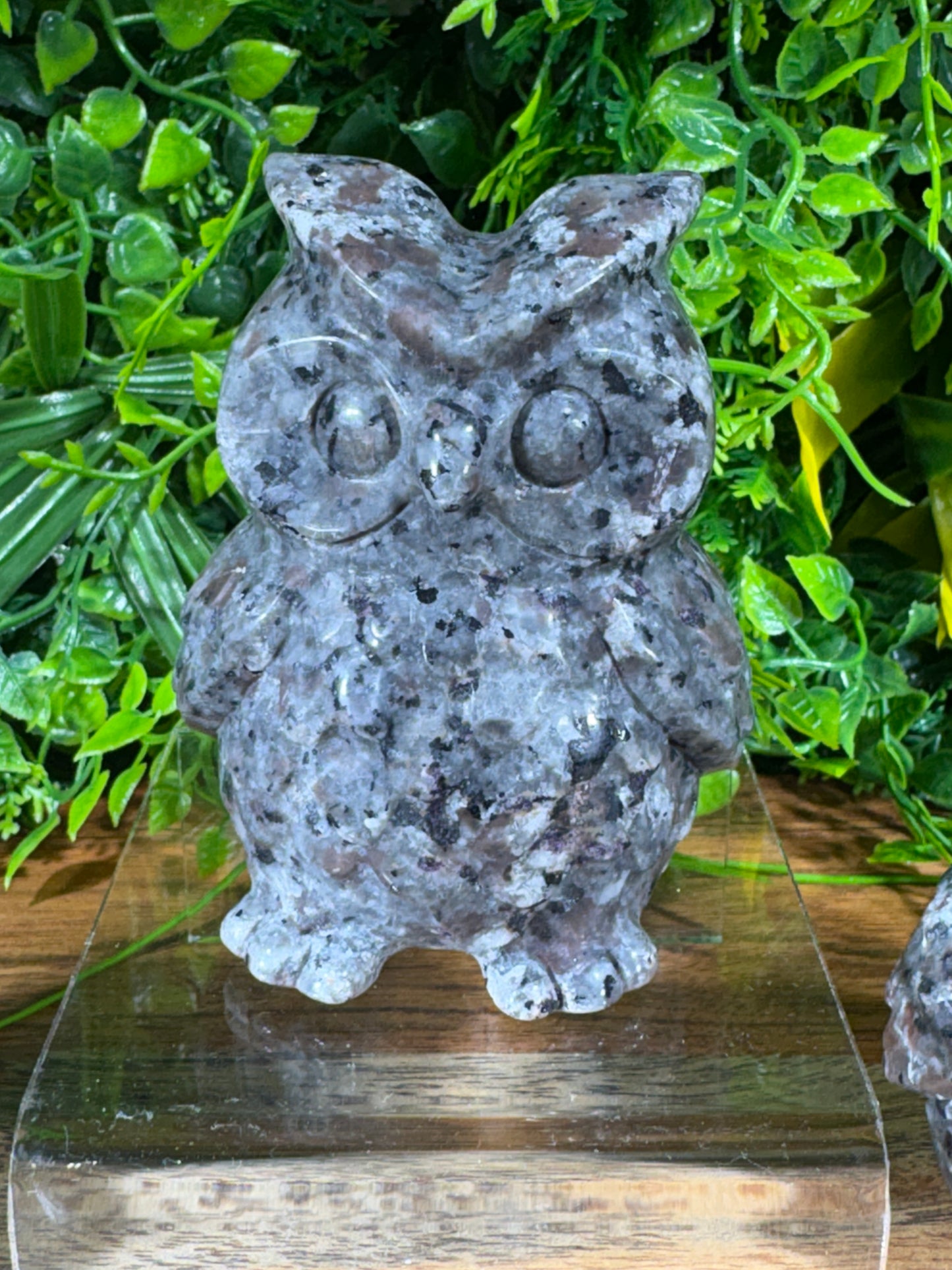 Yooperlite Owl Carving UV Reactive - Grounding - Truth & Awareness