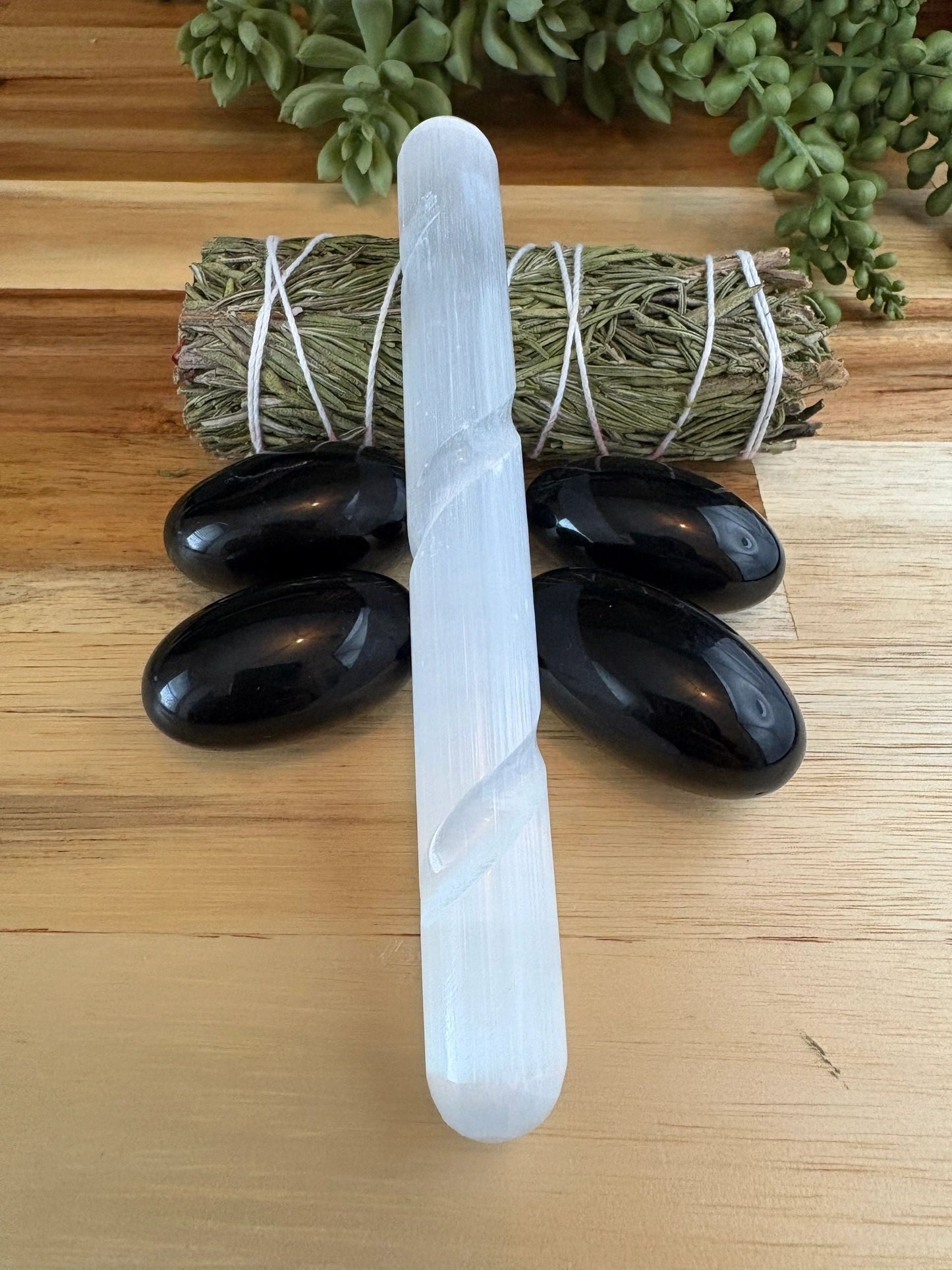 🛸 Alien Defense Crystal Kit – Protection, Cleansing & Cosmic Boundary Control (Rosemary Edition)
