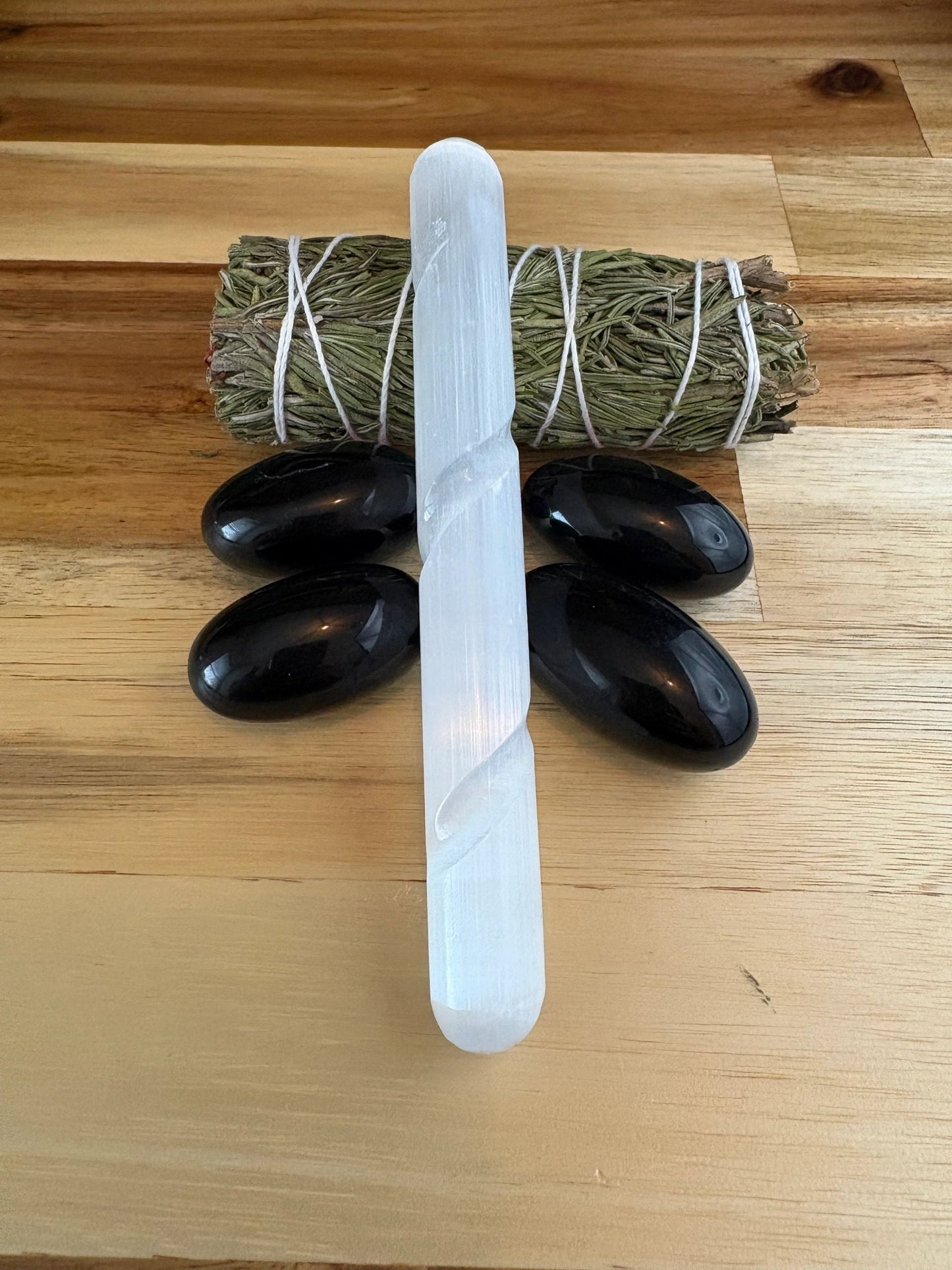 🛸 Alien Defense Crystal Kit – Protection, Cleansing & Cosmic Boundary Control (Rosemary Edition)