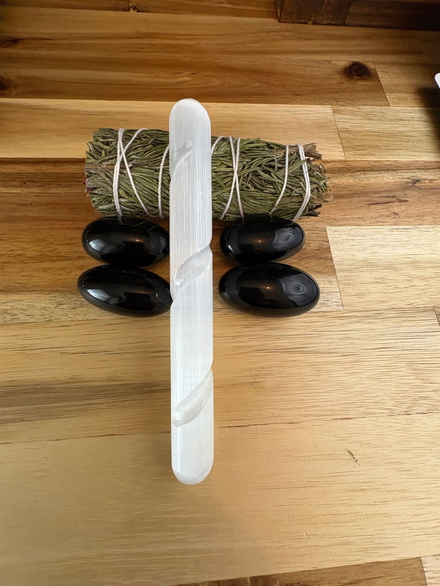 🛸 Alien Defense Crystal Kit – Protection, Cleansing & Cosmic Boundary Control (Rosemary Edition)
