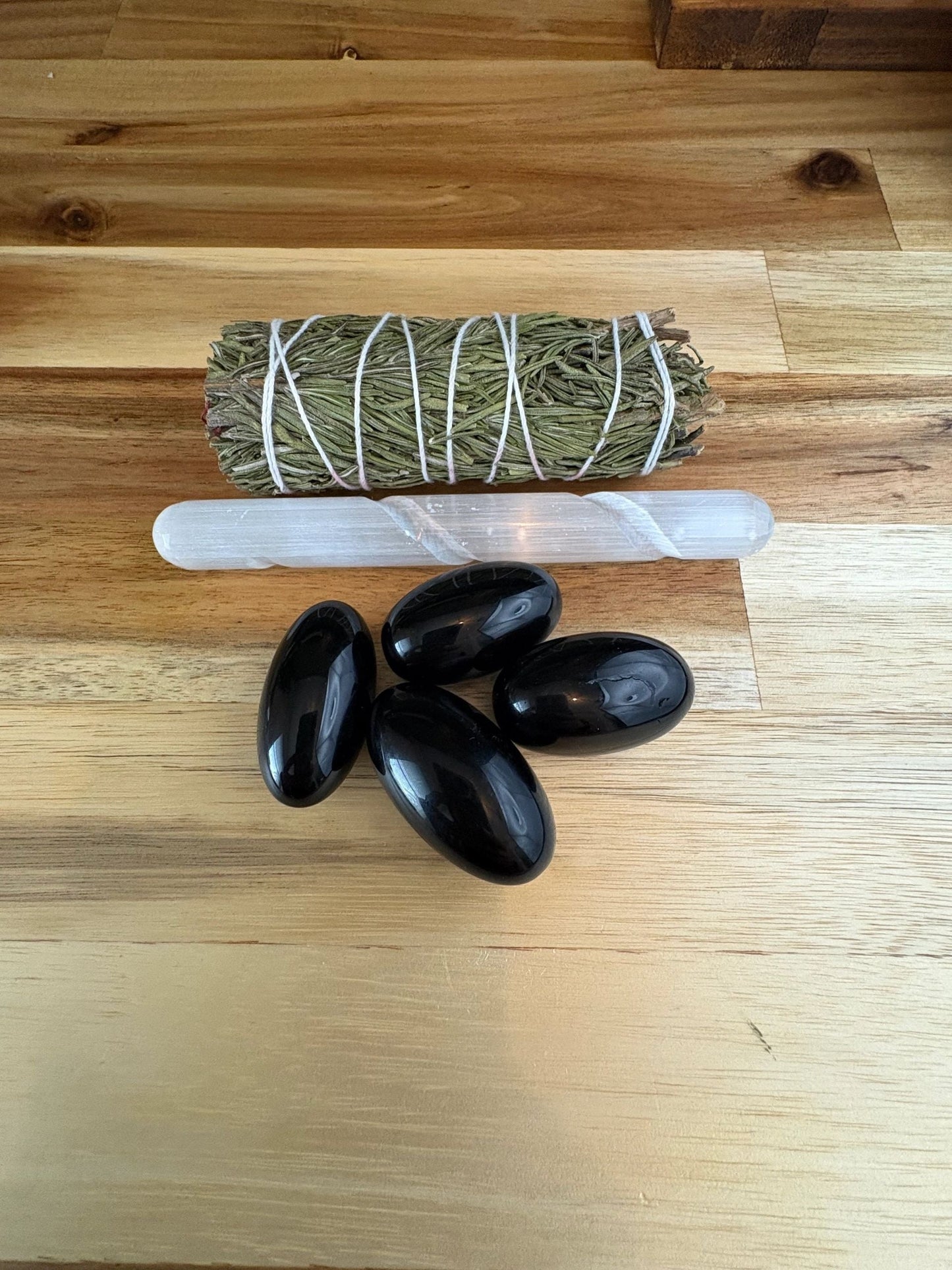 🛸 Alien Defense Crystal Kit – Protection, Cleansing & Cosmic Boundary Control (Rosemary Edition)