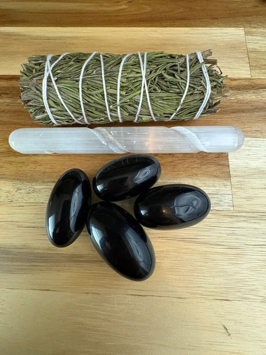 🛸 Alien Defense Crystal Kit – Protection, Cleansing & Cosmic Boundary Control (Rosemary Edition)