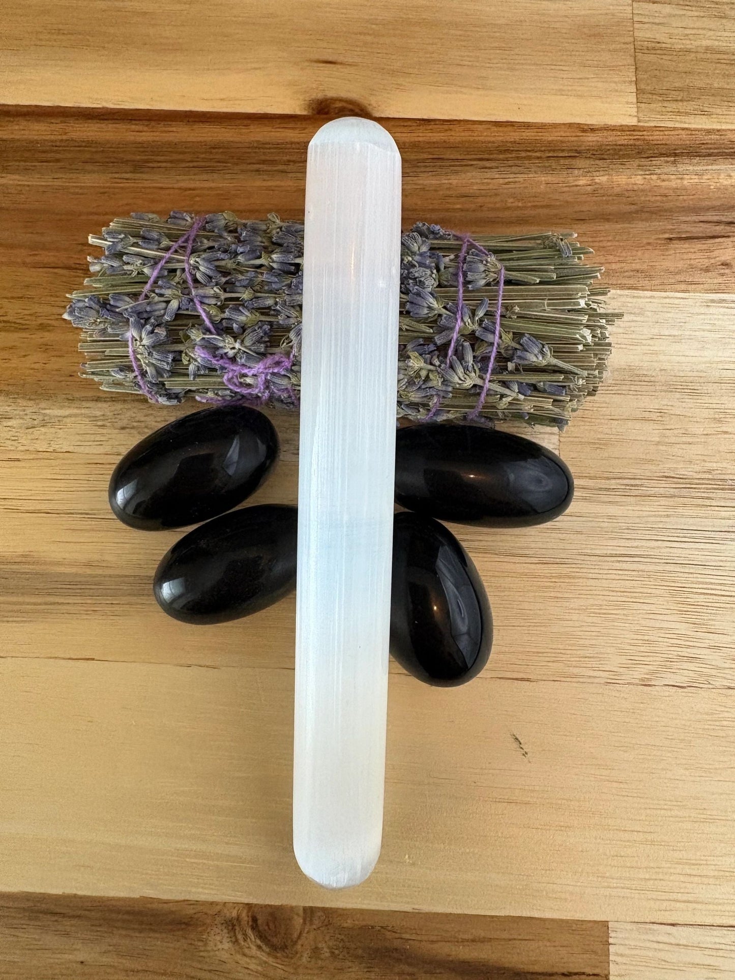 🛸 Alien Defense Crystal Kit – Protection, Cleansing & Cosmic Boundary Control