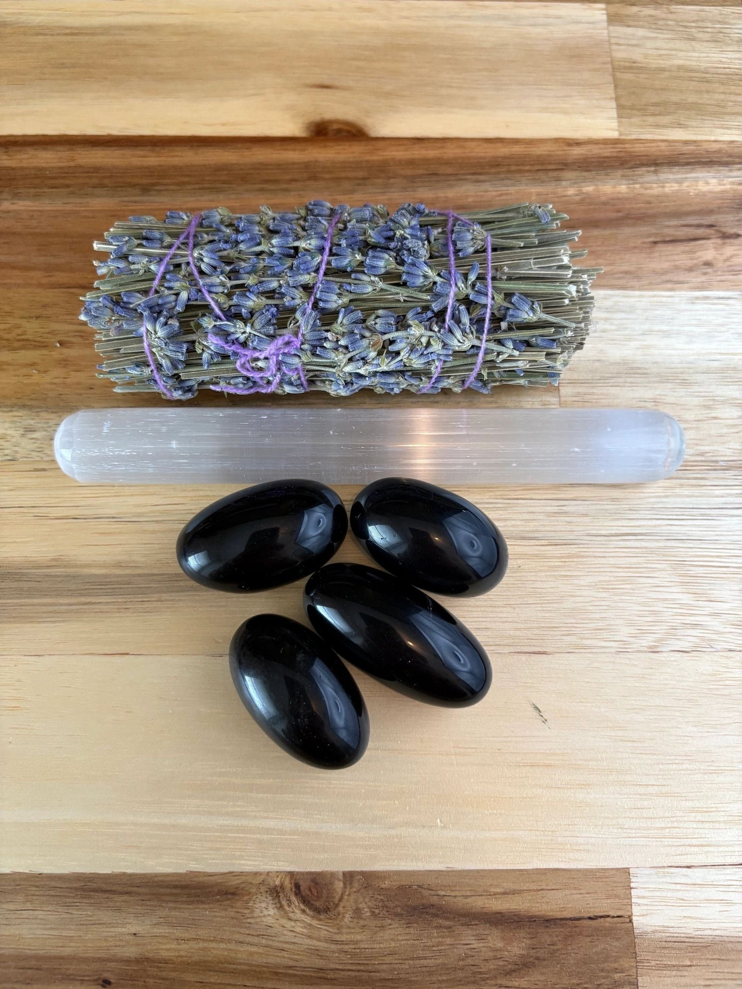 🛸 Alien Defense Crystal Kit – Protection, Cleansing & Cosmic Boundary Control