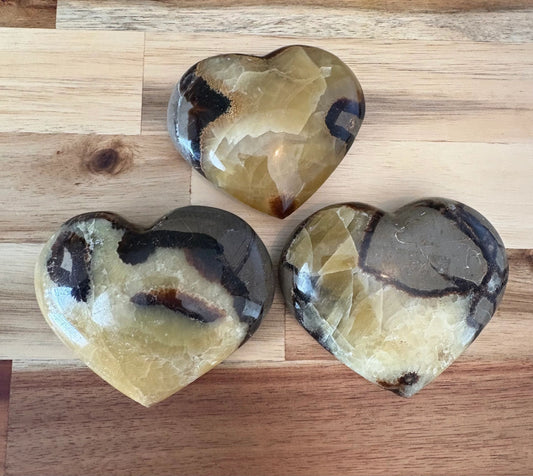 🖤 Septarian Crystal Heart – Grounding, Confidence & Ancient Earth Wisdom