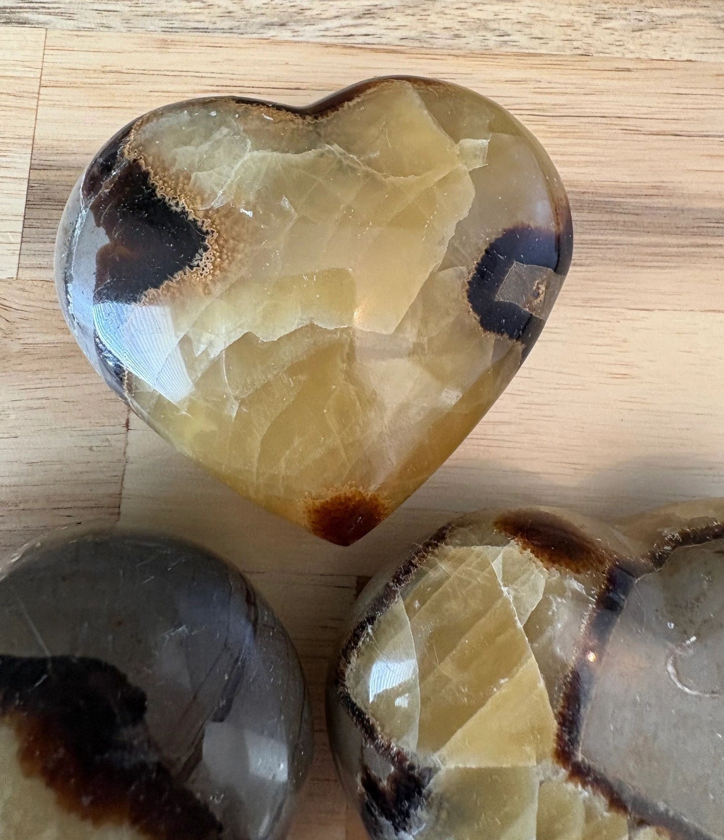 🖤 Septarian Crystal Heart – Grounding, Confidence & Ancient Earth Wisdom