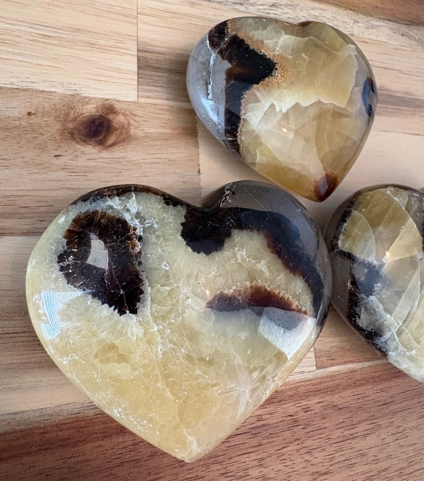 🖤 Septarian Crystal Heart – Grounding, Confidence & Ancient Earth Wisdom