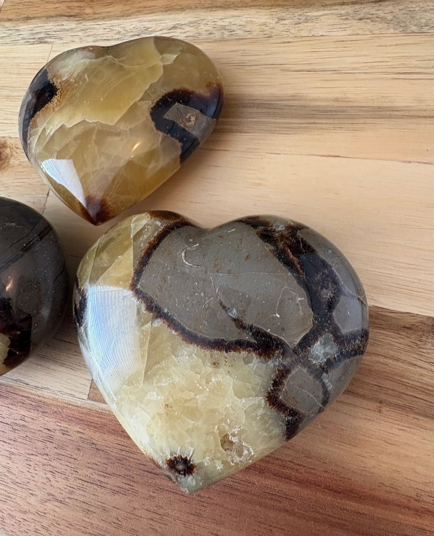 🖤 Septarian Crystal Heart – Grounding, Confidence & Ancient Earth Wisdom