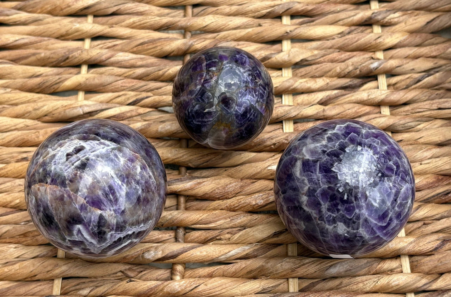 💜 Dream Amethyst Crystal Sphere – Intuition, Calm & Cosmic Wisdom