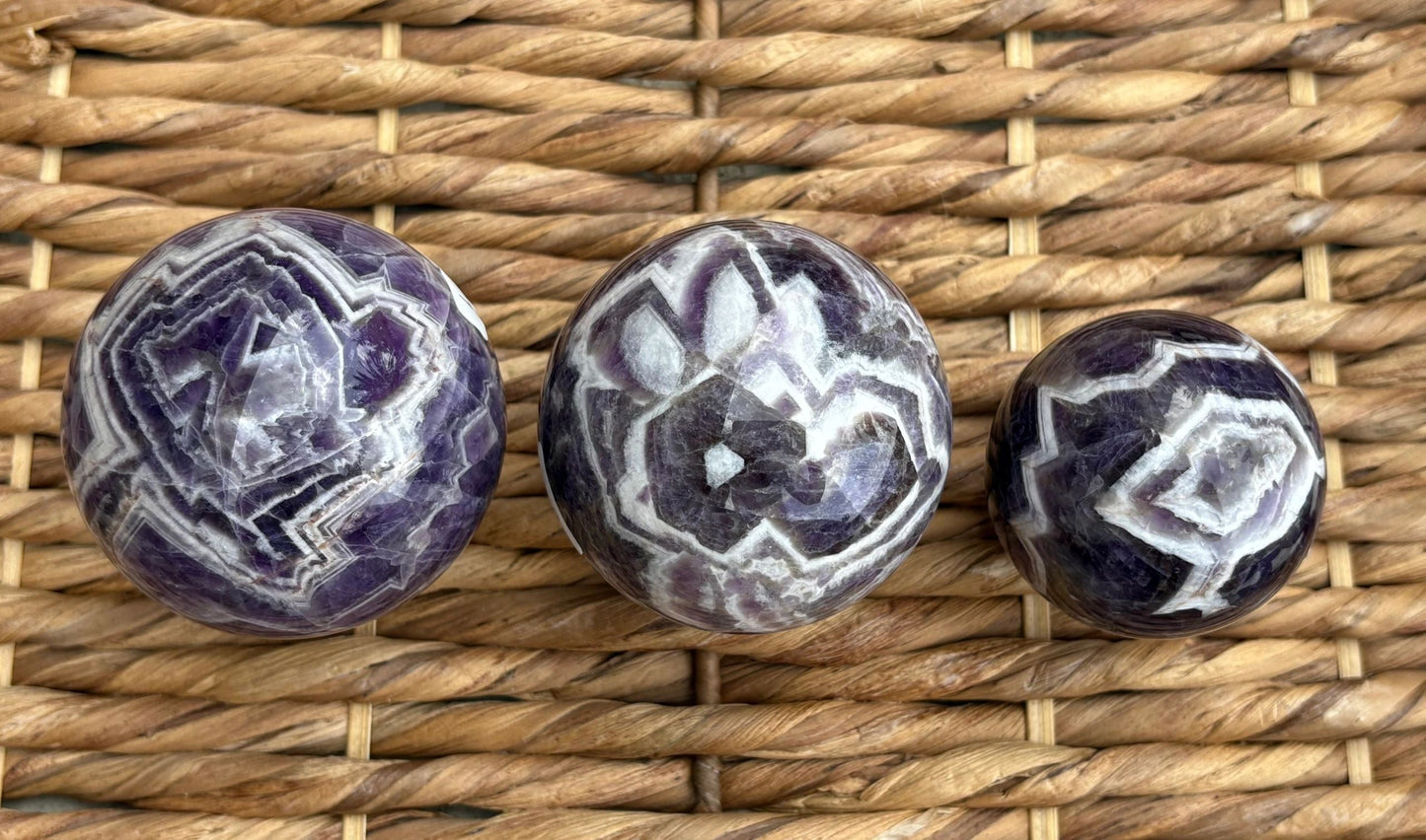 💜 Dream Amethyst Crystal Sphere – Intuition, Calm & Cosmic Wisdom