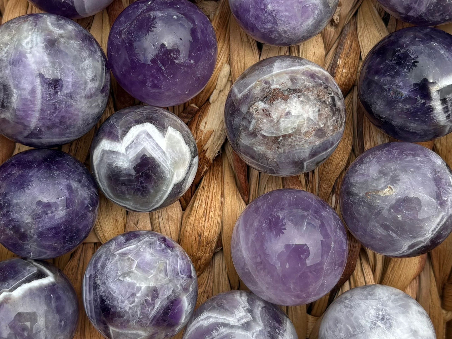 💜 Chevron Dream Amethyst Spheres – Intuition, Calm & Cosmic Alignment