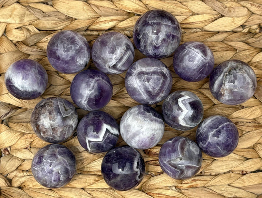 💜 Chevron Dream Amethyst Spheres – Intuition, Calm & Cosmic Alignment
