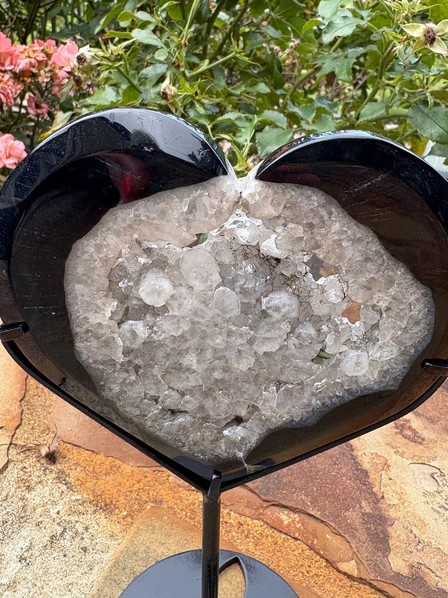 🖤 Black Agate Double-Sided Druzy Heart on Stand – Protection, Balance & Shadow Sparkle