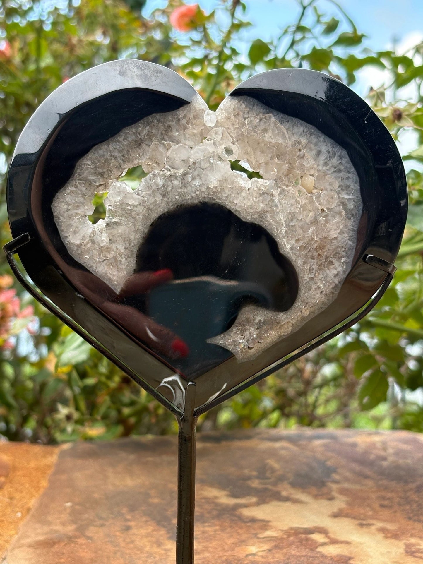 🖤 Black Agate Double-Sided Druzy Heart on Stand – Protection, Balance & Shadow Sparkle