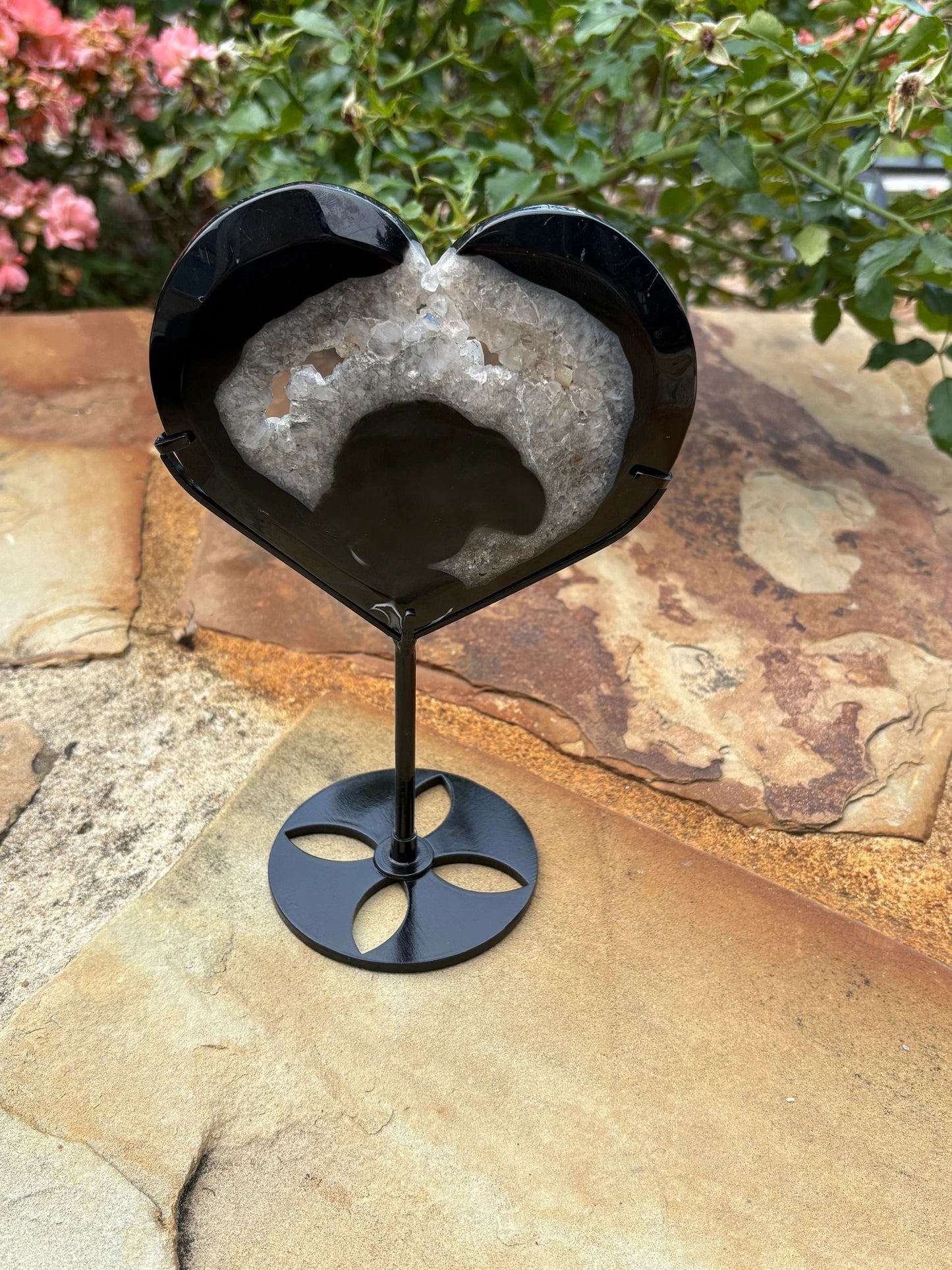 🖤 Black Agate Double-Sided Druzy Heart on Stand – Protection, Balance & Shadow Sparkle