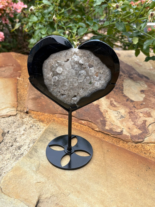 🖤 Black Agate Double-Sided Druzy Heart on Stand – Protection, Balance & Shadow Sparkle