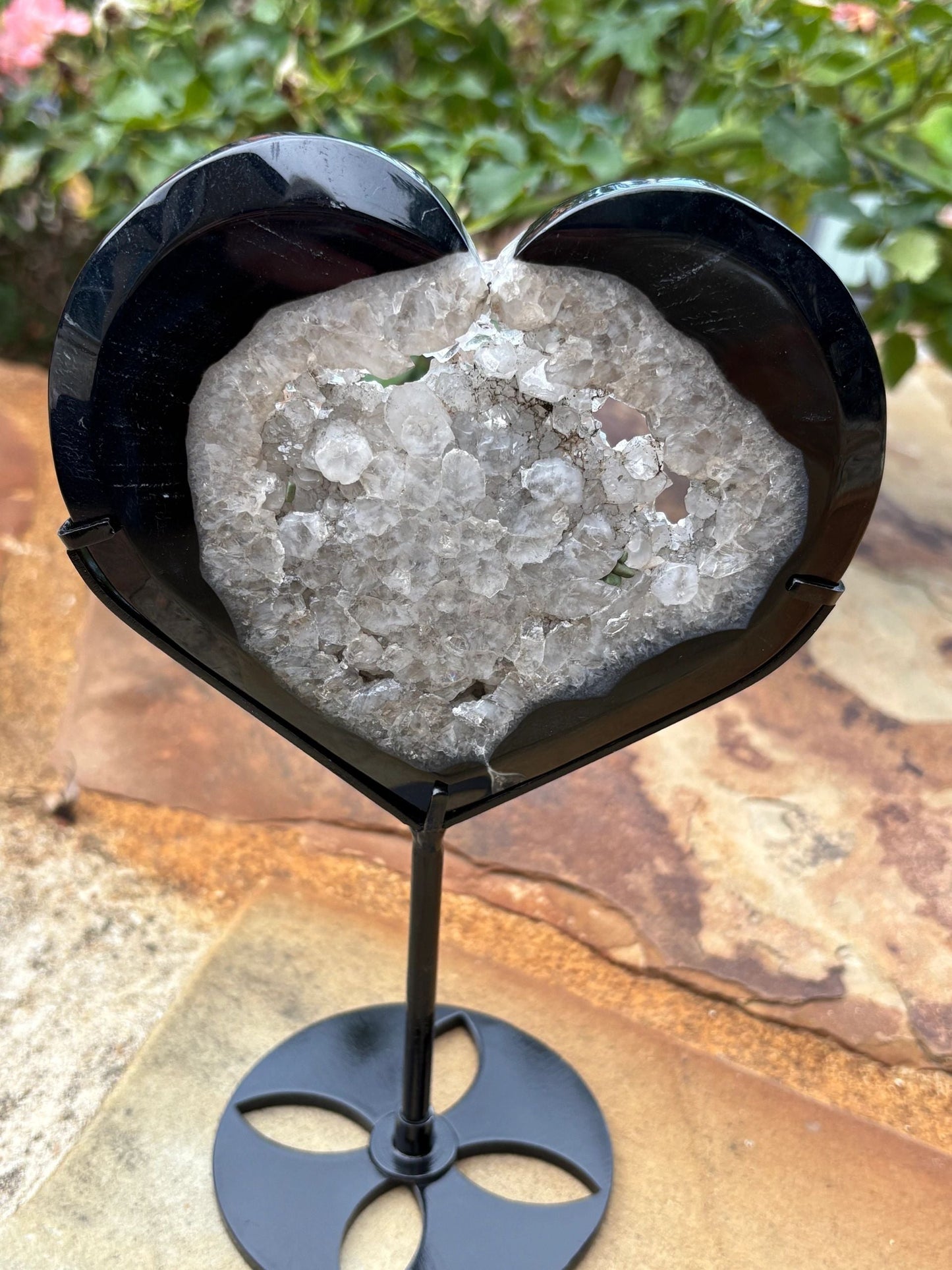 🖤 Black Agate Double-Sided Druzy Heart on Stand – Protection, Balance & Shadow Sparkle