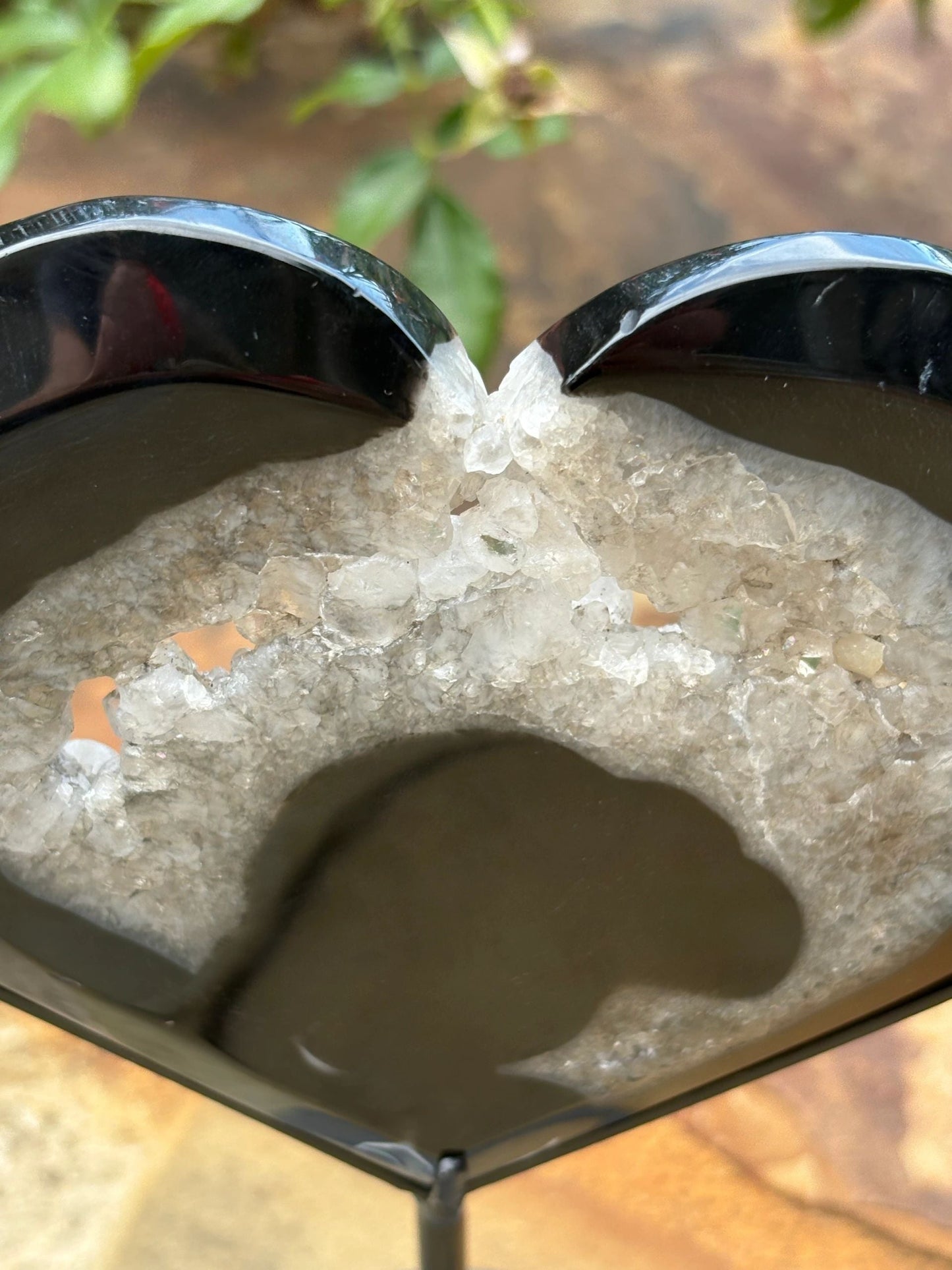 🖤 Black Agate Double-Sided Druzy Heart on Stand – Protection, Balance & Shadow Sparkle