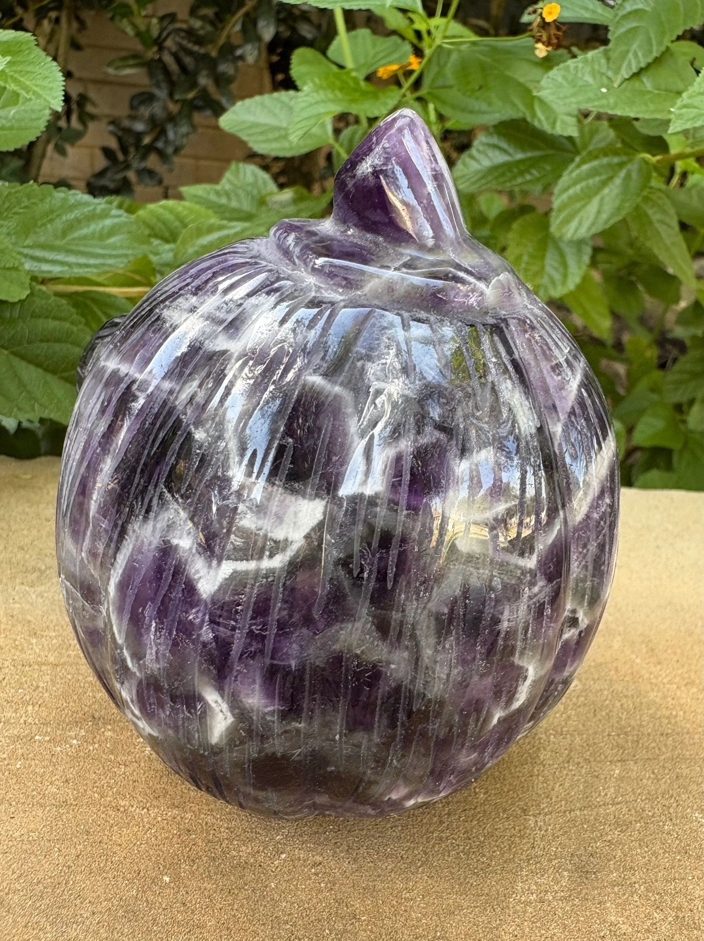 🎃 Chevron Amethyst Jack-o’-Lantern – Intuition, Protection & Spiritual Glow | Carved Pumpkin Head Crystal Wisdom | Balance | Magic