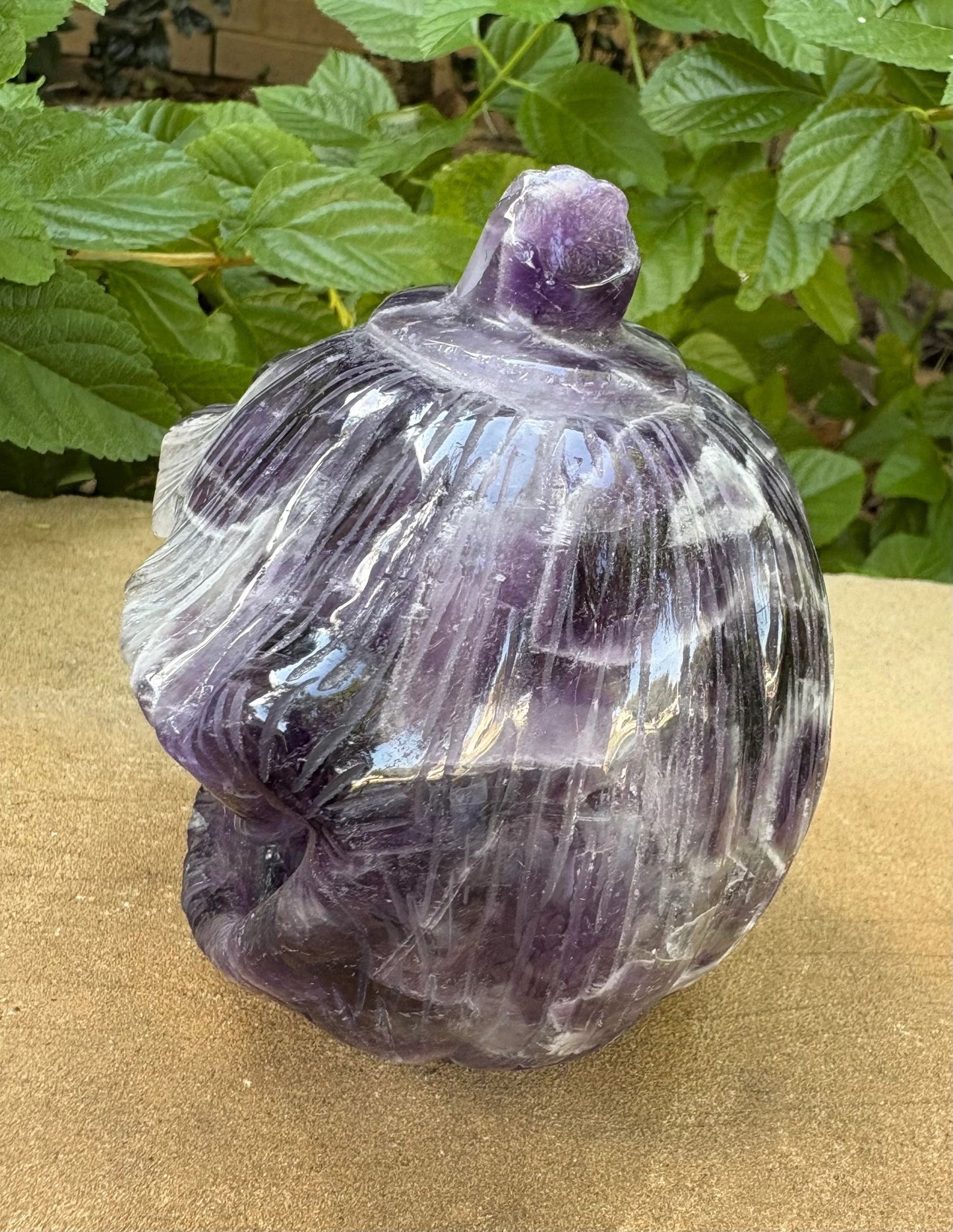 🎃 Chevron Amethyst Jack-o’-Lantern – Intuition, Protection & Spiritual Glow | Carved Pumpkin Head Crystal Wisdom | Balance | Magic