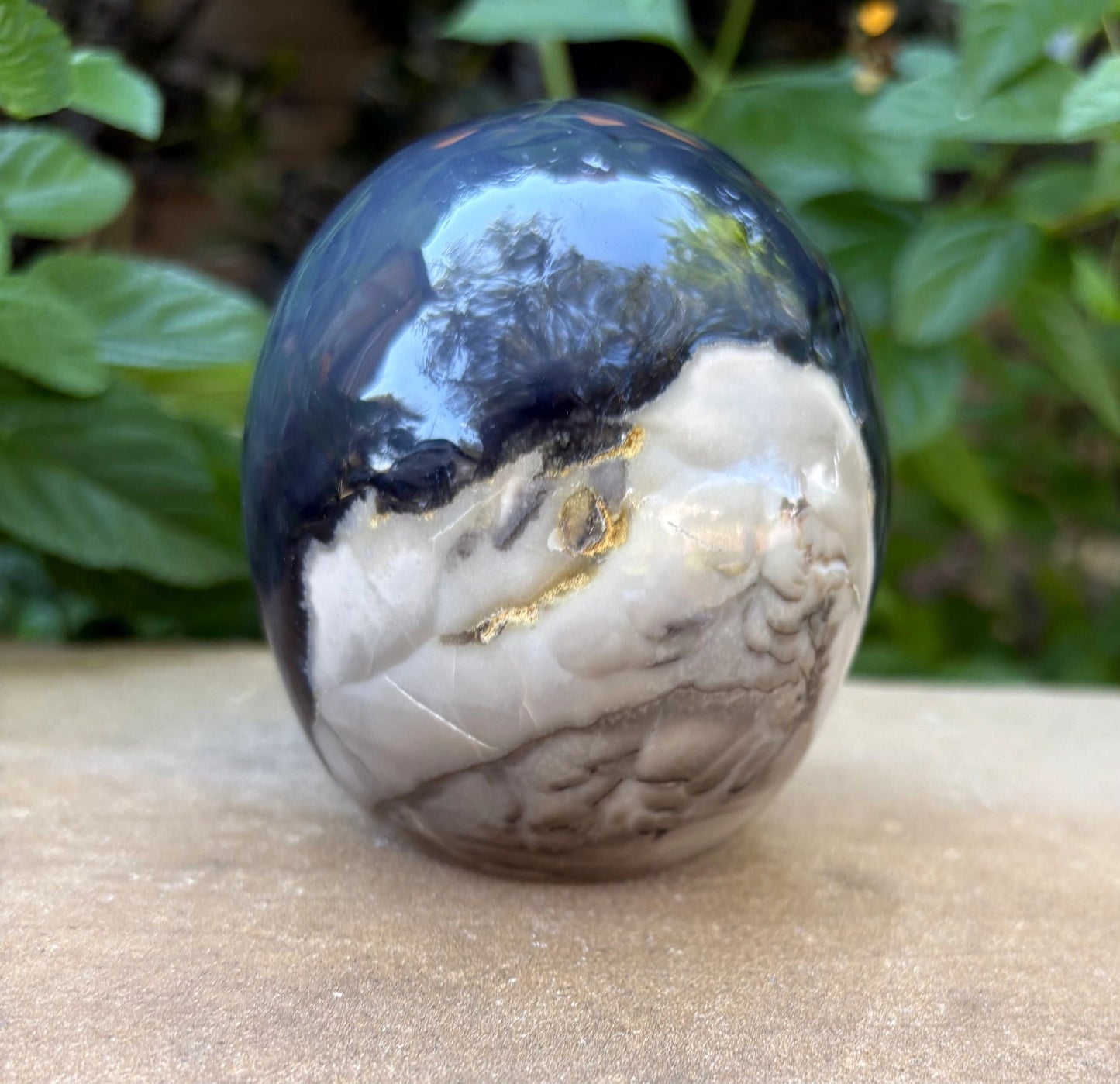🌋 Volcano Agate Fluorescent Carved Crystal Skull – Transformation, Protection & Fiery Energy