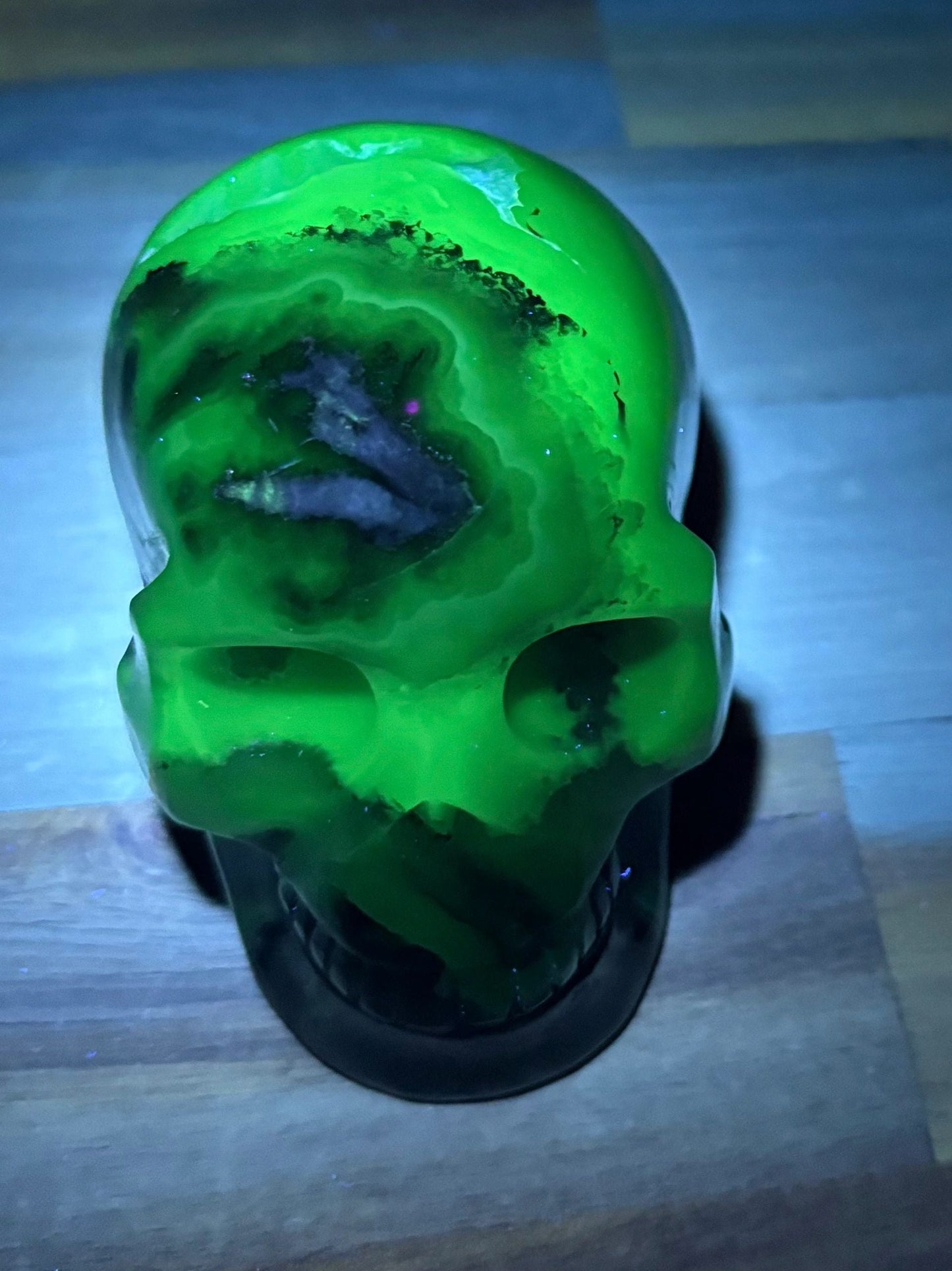 🌋 UV Volcano Agate Skull – Transformation, Fire & Glow Power | 1.04 lbs