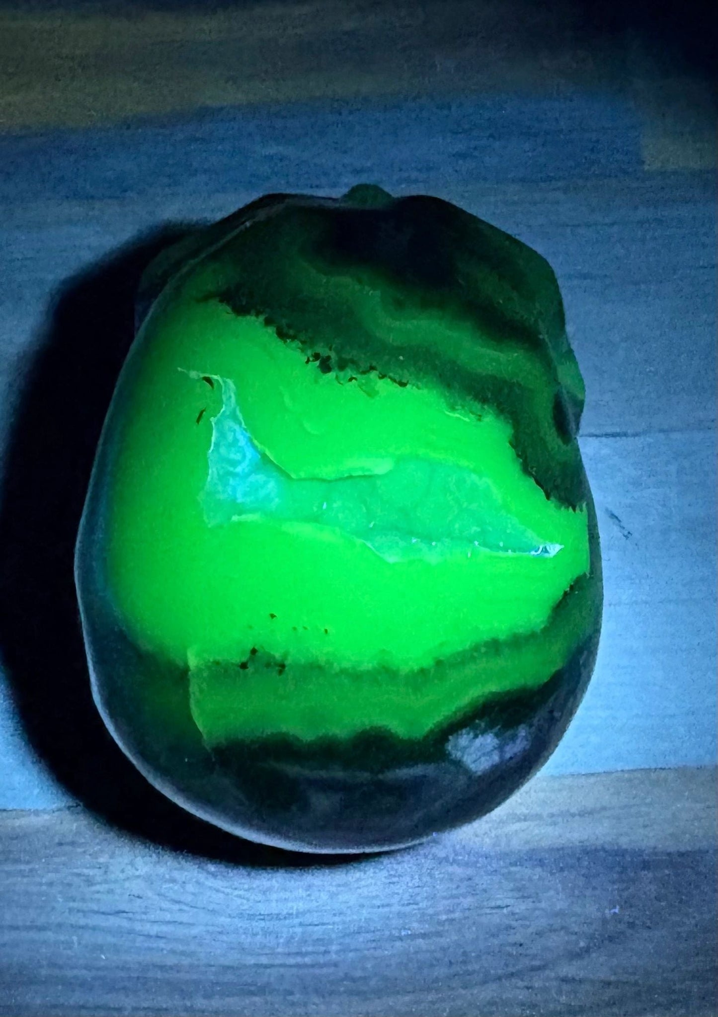 🌋 UV Volcano Agate Skull – Transformation, Fire & Glow Power | 1.04 lbs