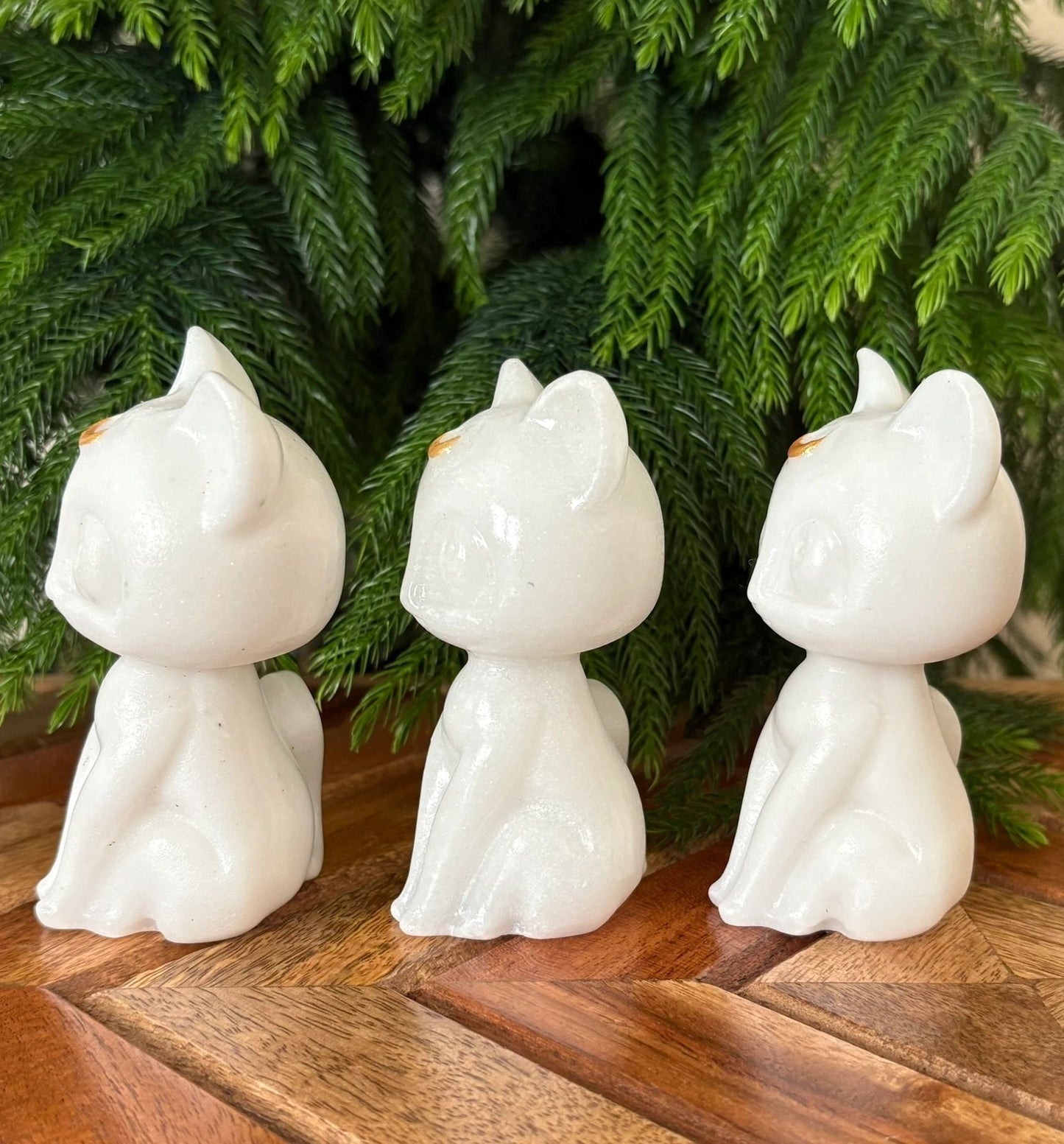 🐾 White Jade Luna Cat with Gold Crescent – Purity, Protection & Lunar Grace | 8.9 oz