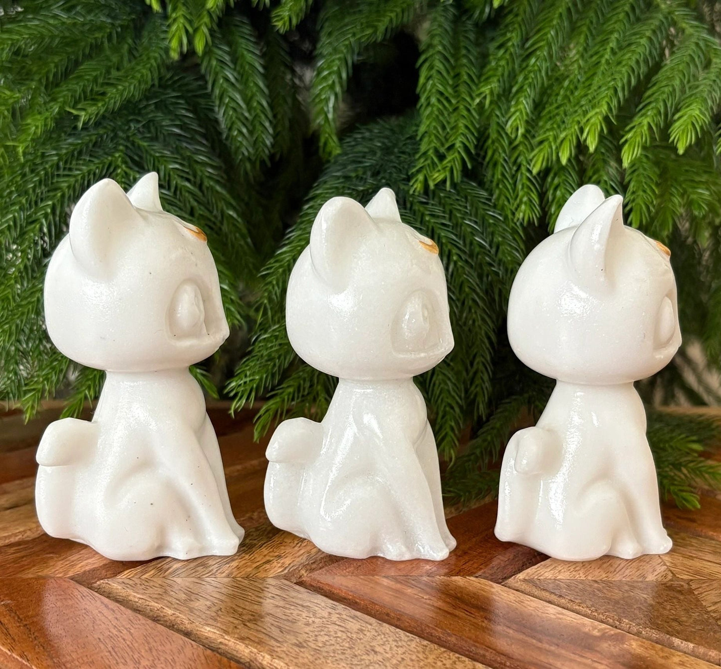 🐾 White Jade Luna Cat with Gold Crescent – Purity, Protection & Lunar Grace | 8.9 oz