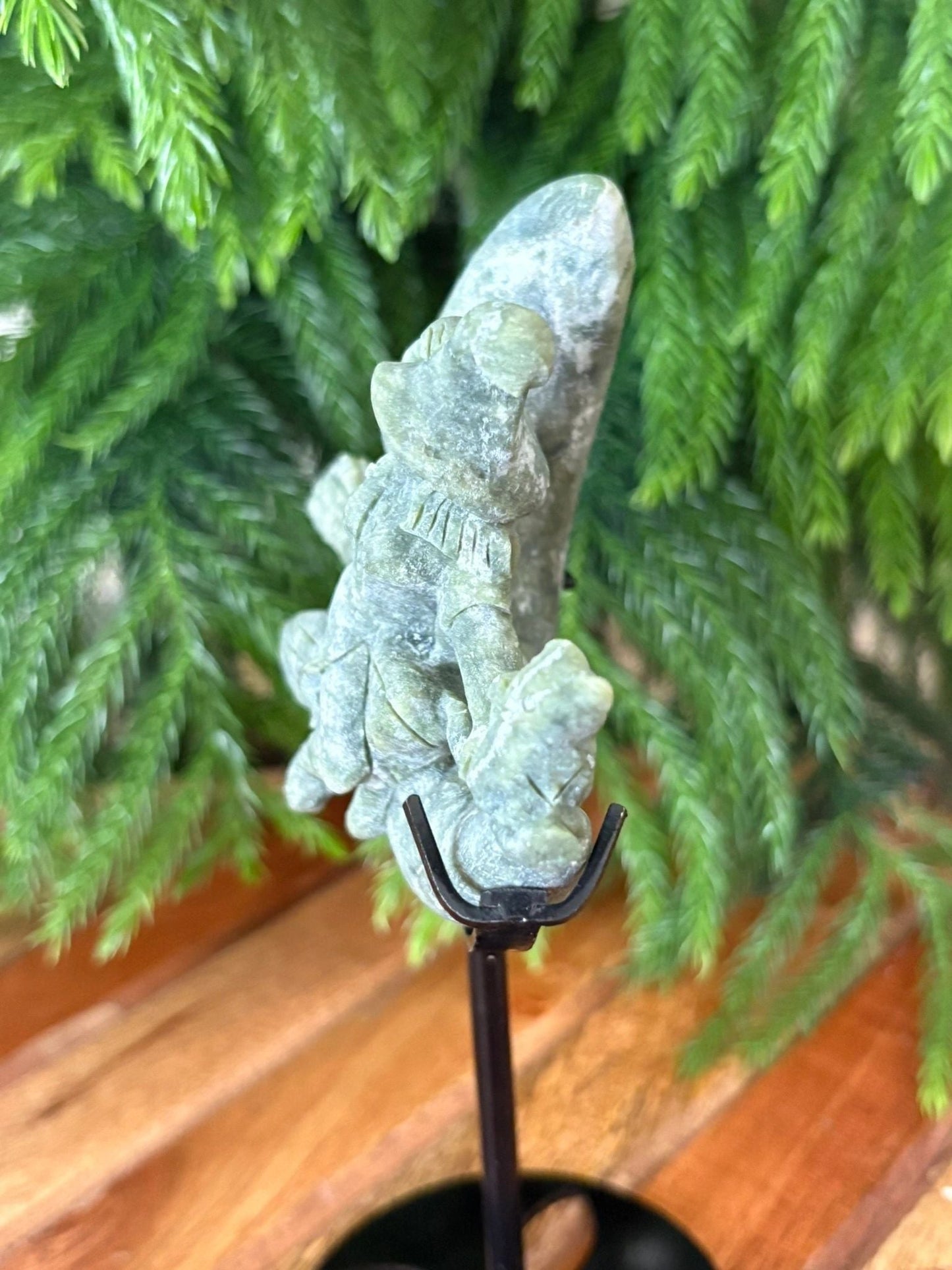 🧹 Serpentine Witch Flying Over the Moon – Magic, Grounding & Feminine Power | Hand-Carved Crystal
