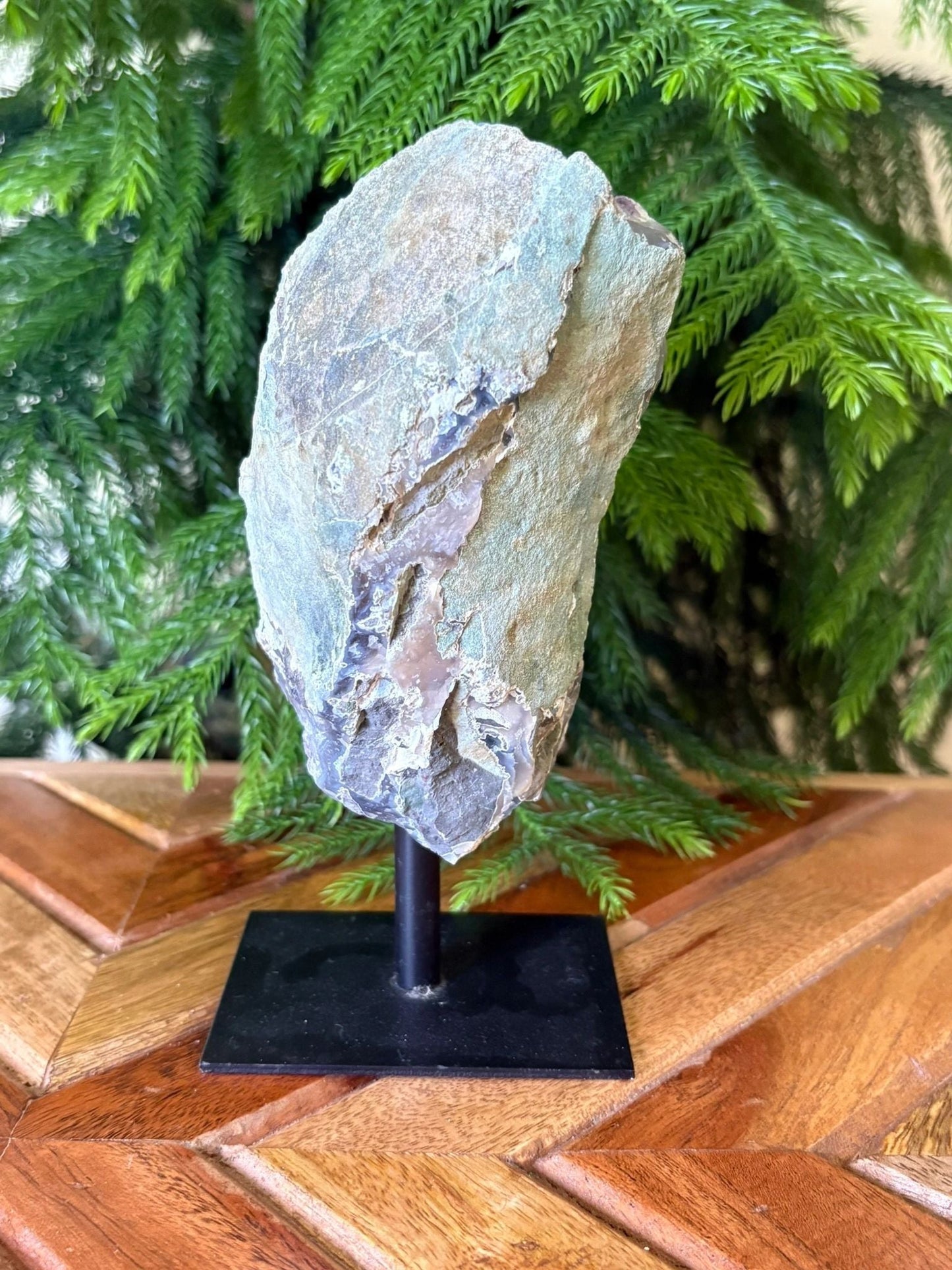 💜 Lavender Amethyst Quartz Geode on Stand – Calm • Clarity • Cosmic Recharge