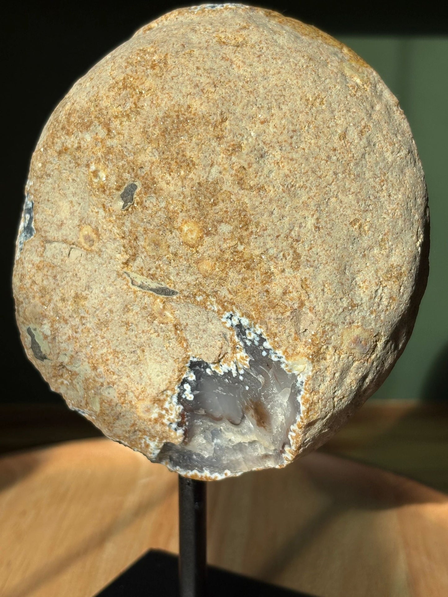 Agate Druzy Display on Stand – Calm, Intuition, Cosmic Glow | 2.27 lbs.