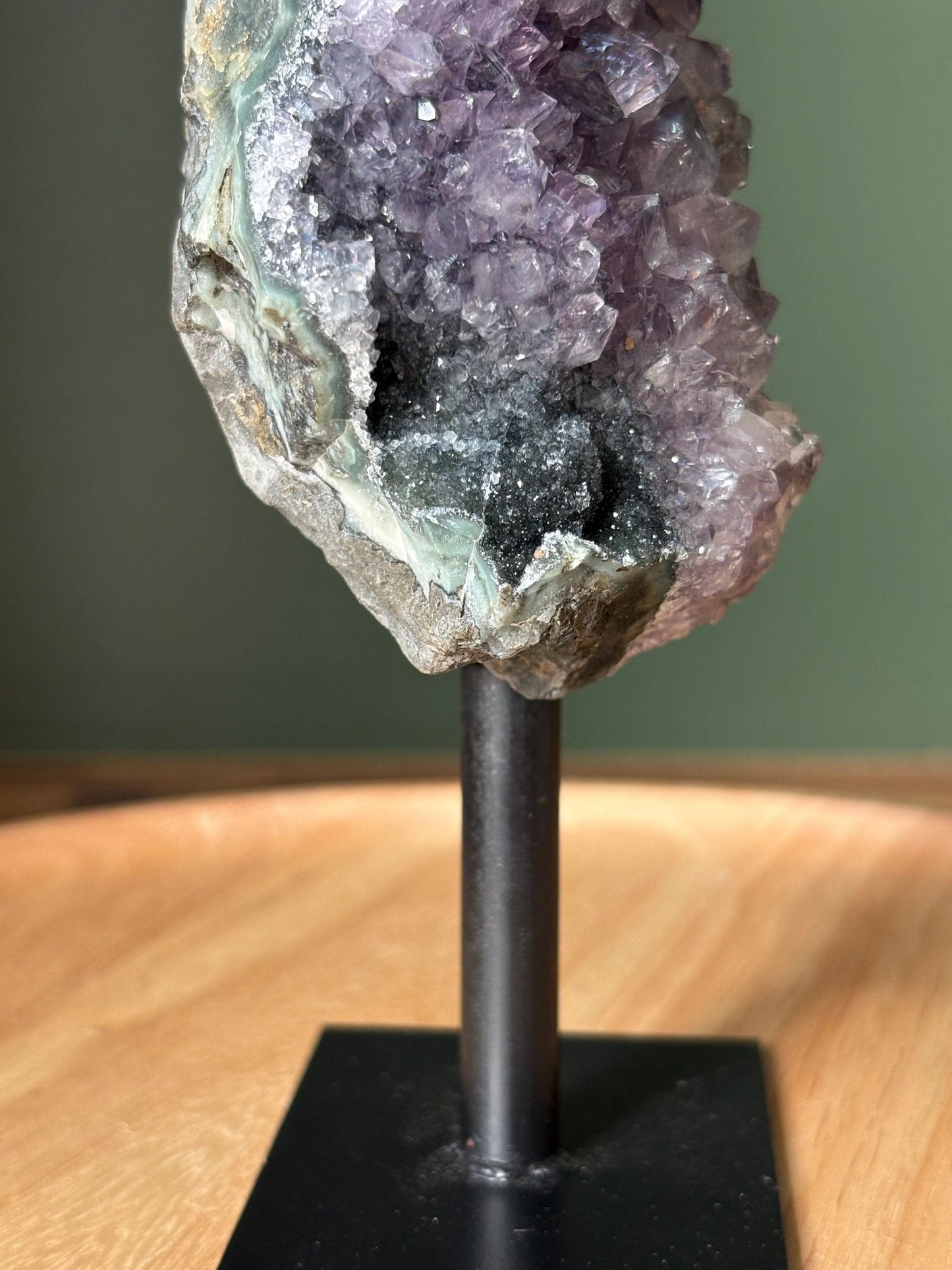 💜 Raw Amethyst Cluster on Stand – Intuition, Cleansing & Spiritual Elevation | 0.82 lbs