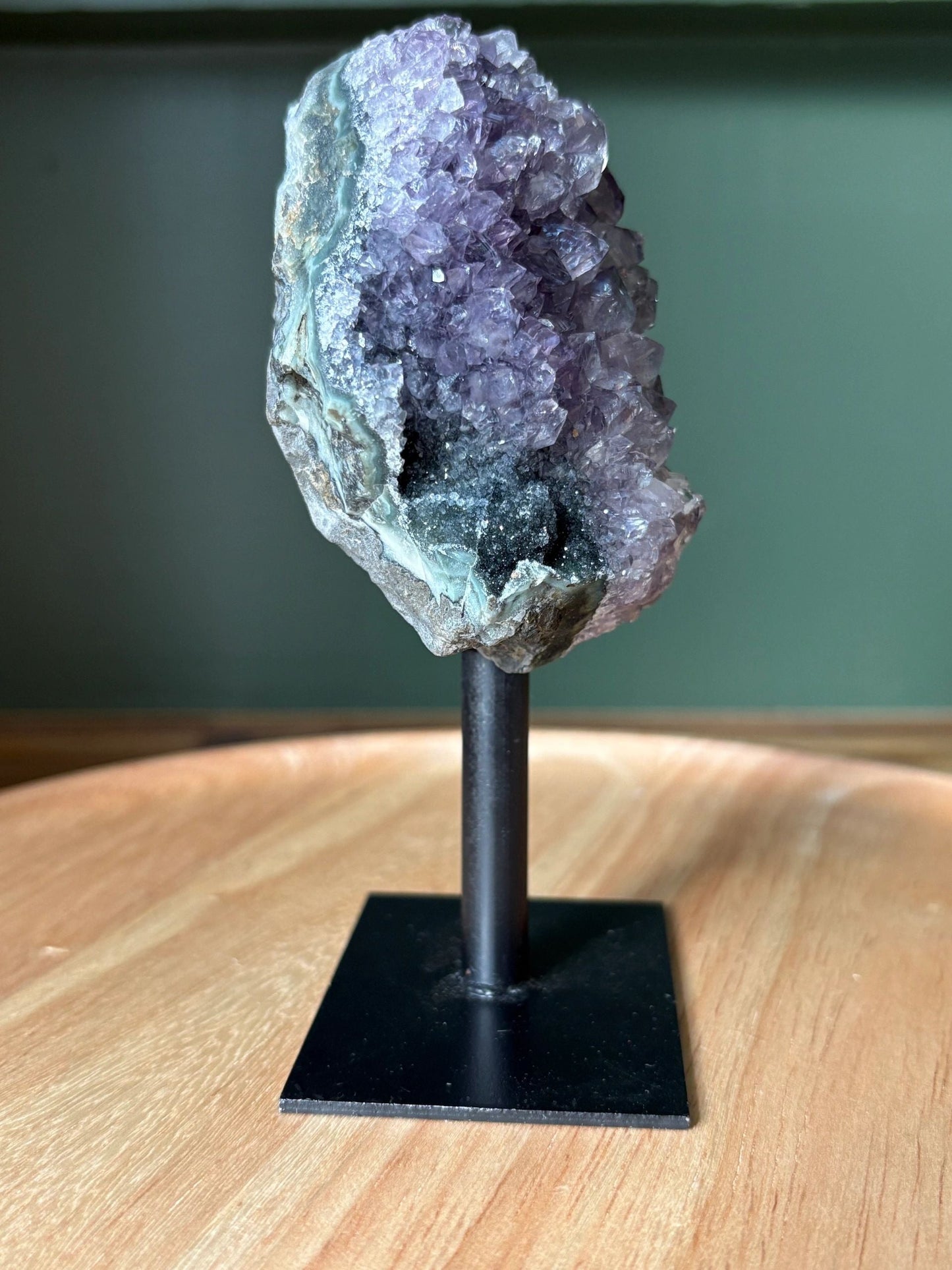 💜 Raw Amethyst Cluster on Stand – Intuition, Cleansing & Spiritual Elevation | 0.82 lbs